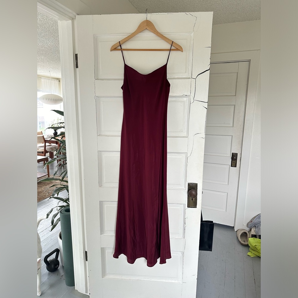 Beatrice Valenzuela romance long slip